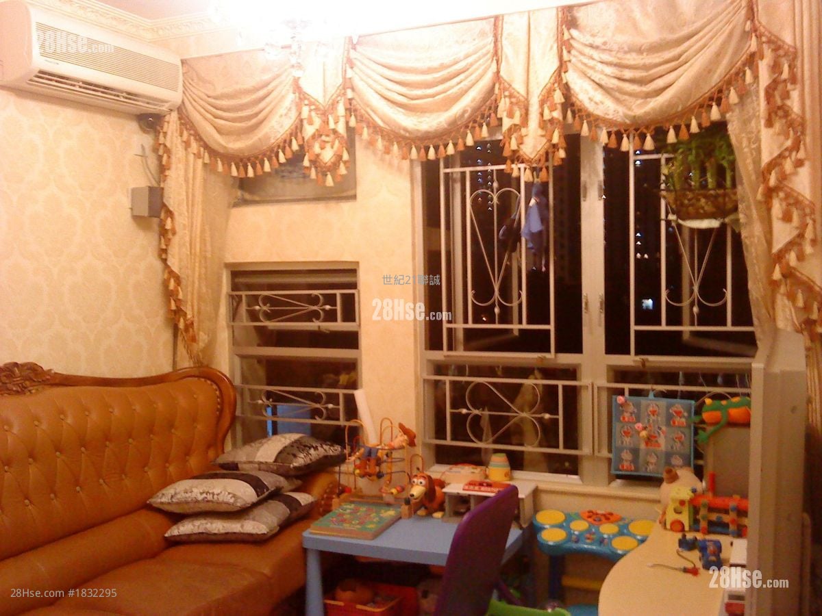 Lei On Court Sell 3 Bedrooms , 2 Bathrooms 650 ft²