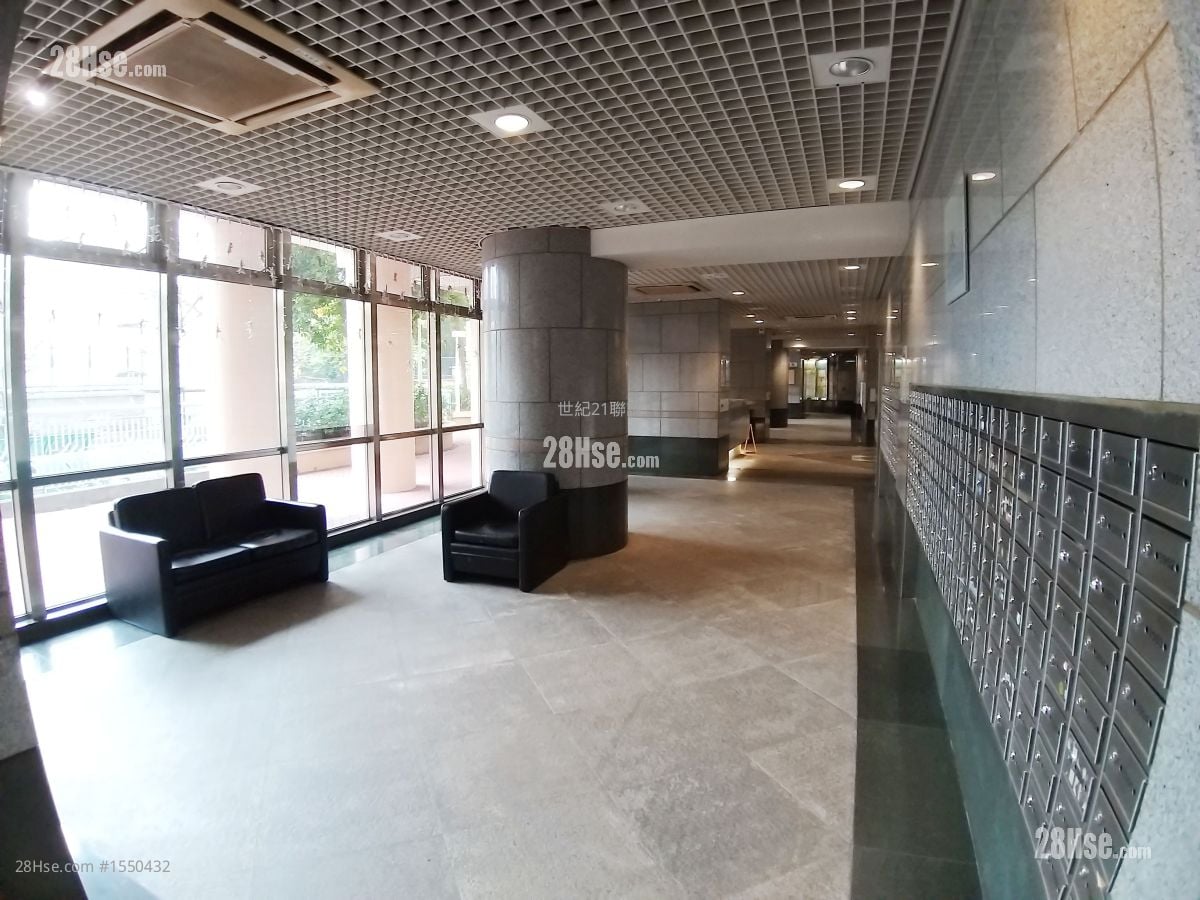 Lei On Court Sell 3 Bedrooms , 2 Bathrooms 650 ft²