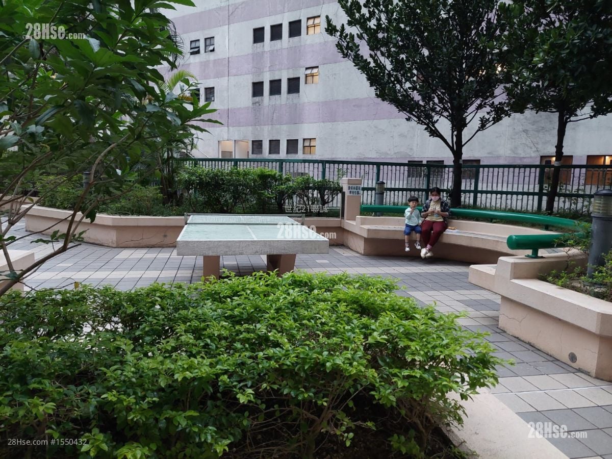 Lei On Court Sell 3 Bedrooms , 2 Bathrooms 650 ft²