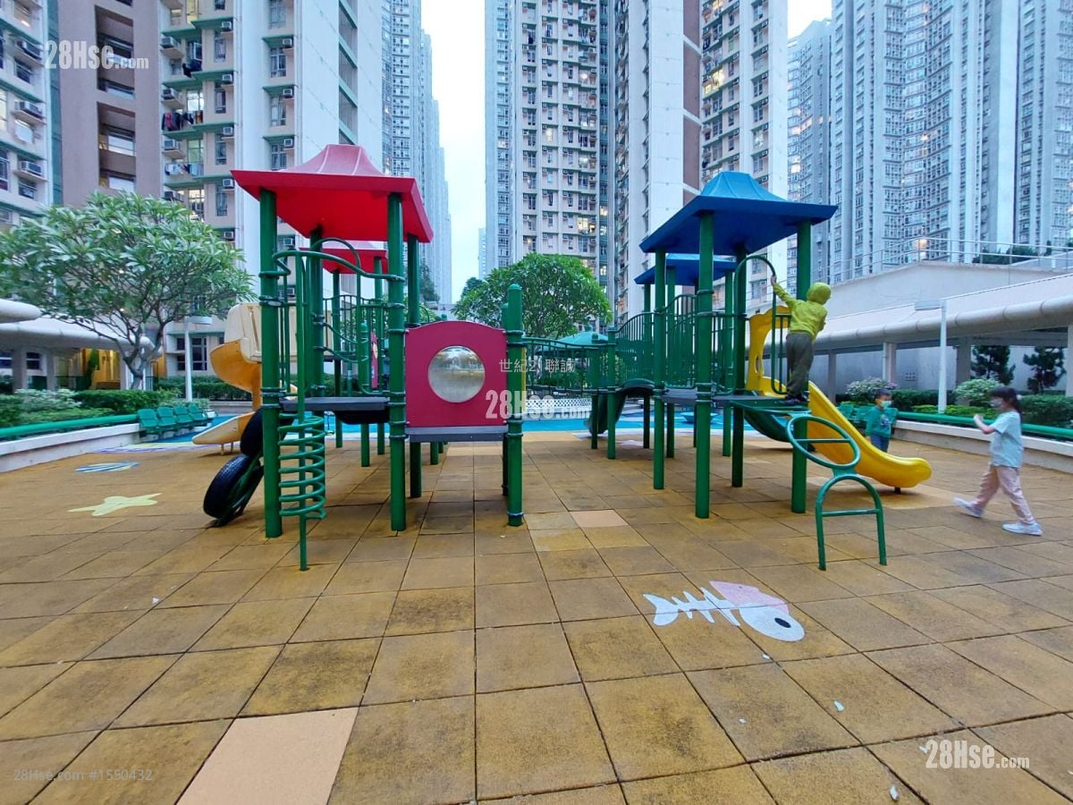 Lei On Court Sell 3 Bedrooms , 2 Bathrooms 650 ft²