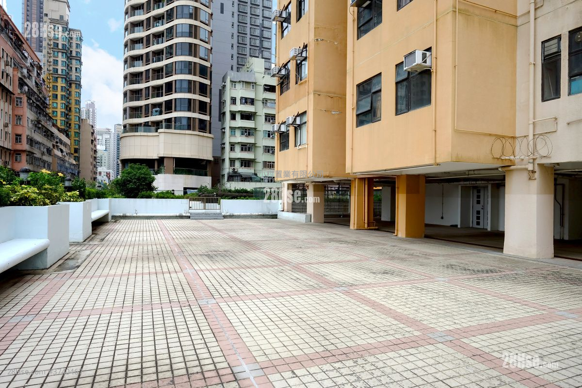 會所: 百年大樓 租盤 2 房 , 1 浴室 416 平方呎