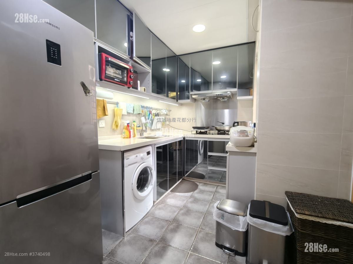 Woodland Crest Sell 4 Bedrooms , 2 Bathrooms 927 ft²