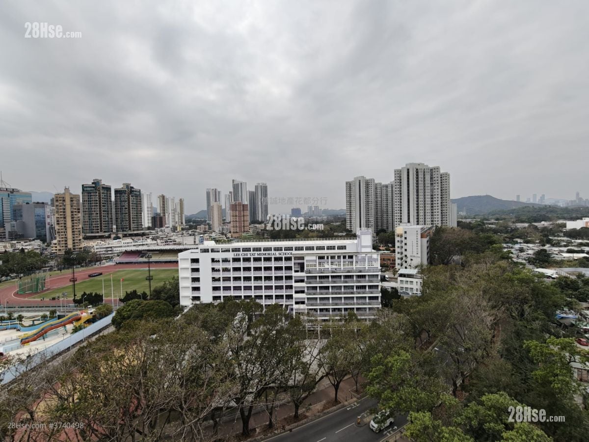 Woodland Crest Sell 4 Bedrooms , 2 Bathrooms 927 ft²