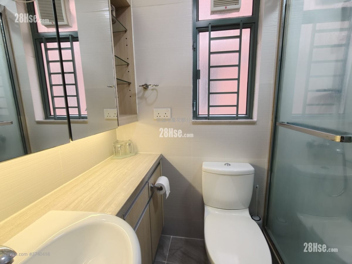 Woodland Crest Sell 4 Bedrooms , 2 Bathrooms 927 ft²