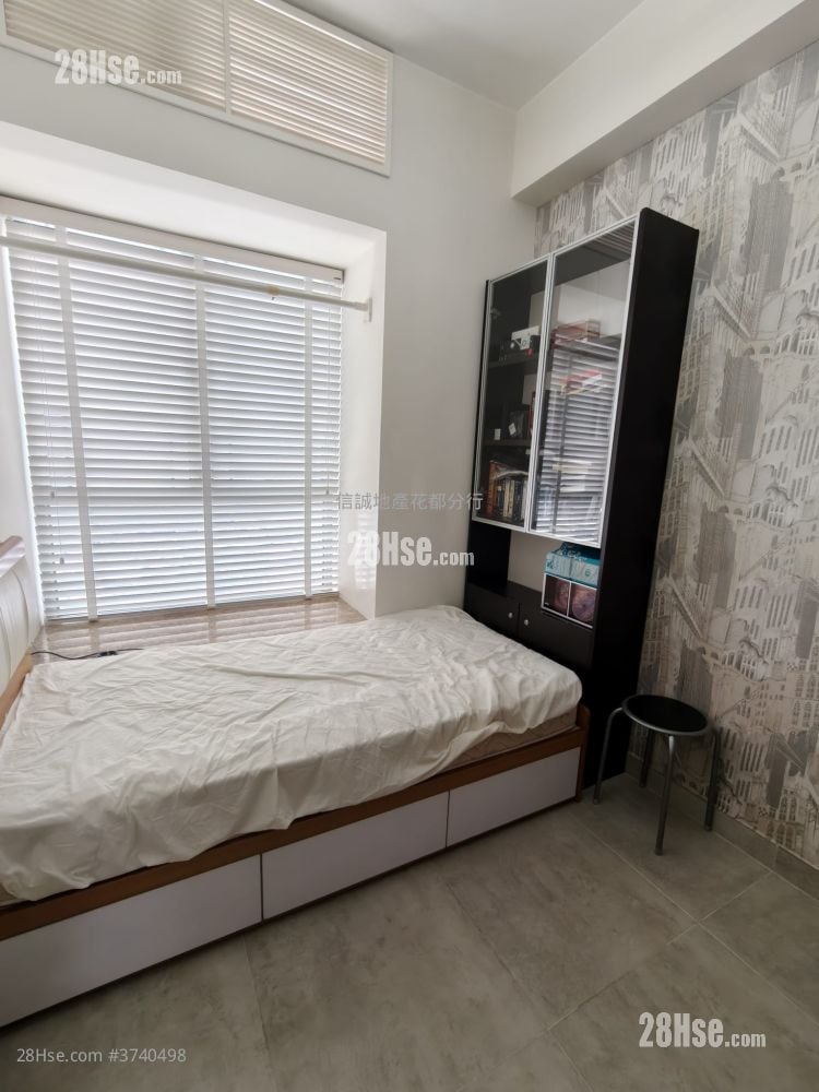 Woodland Crest Sell 4 Bedrooms , 2 Bathrooms 927 ft²