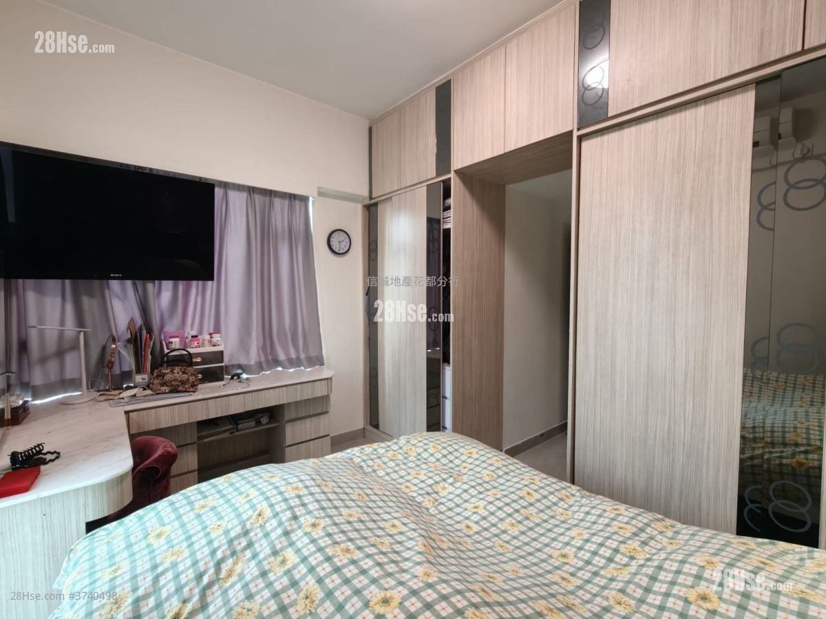 Woodland Crest Sell 4 Bedrooms , 2 Bathrooms 927 ft²