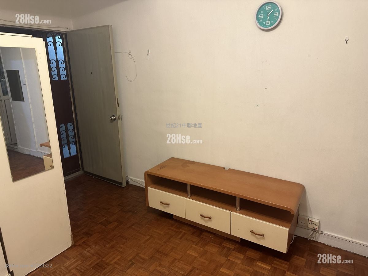 Golden Court Sell 2 Bedrooms , 1 Bathroom 346 ft²