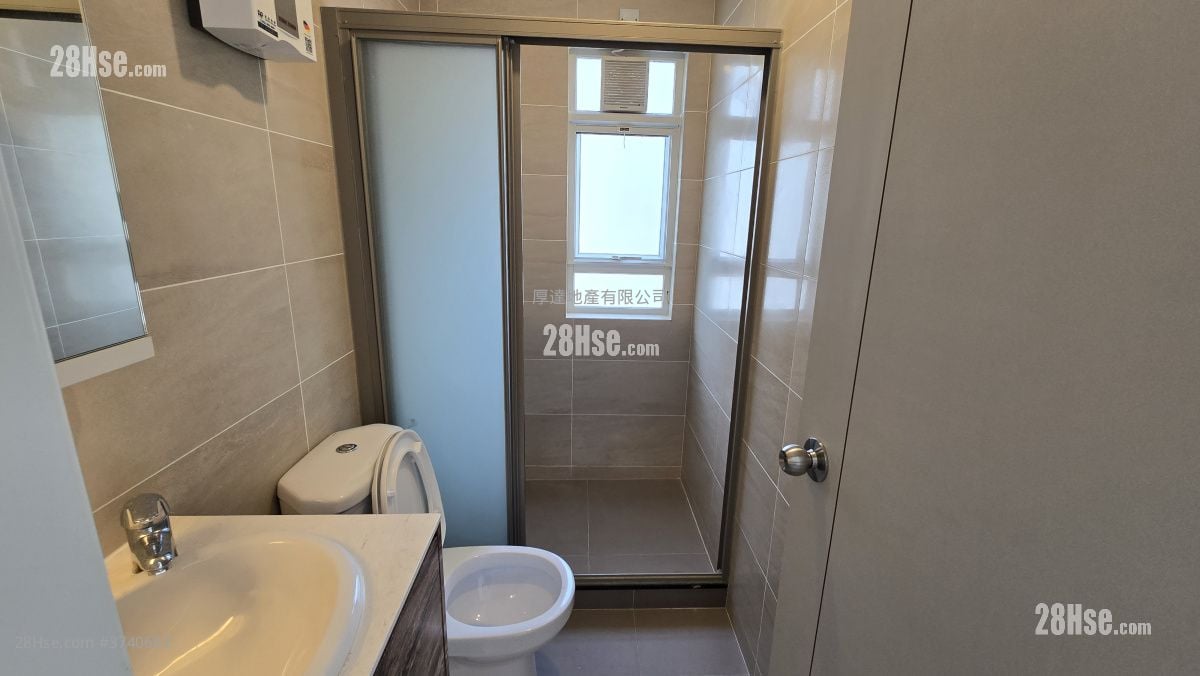 村屋 租盘 4 房 , 3 浴室 1,400 平方尺