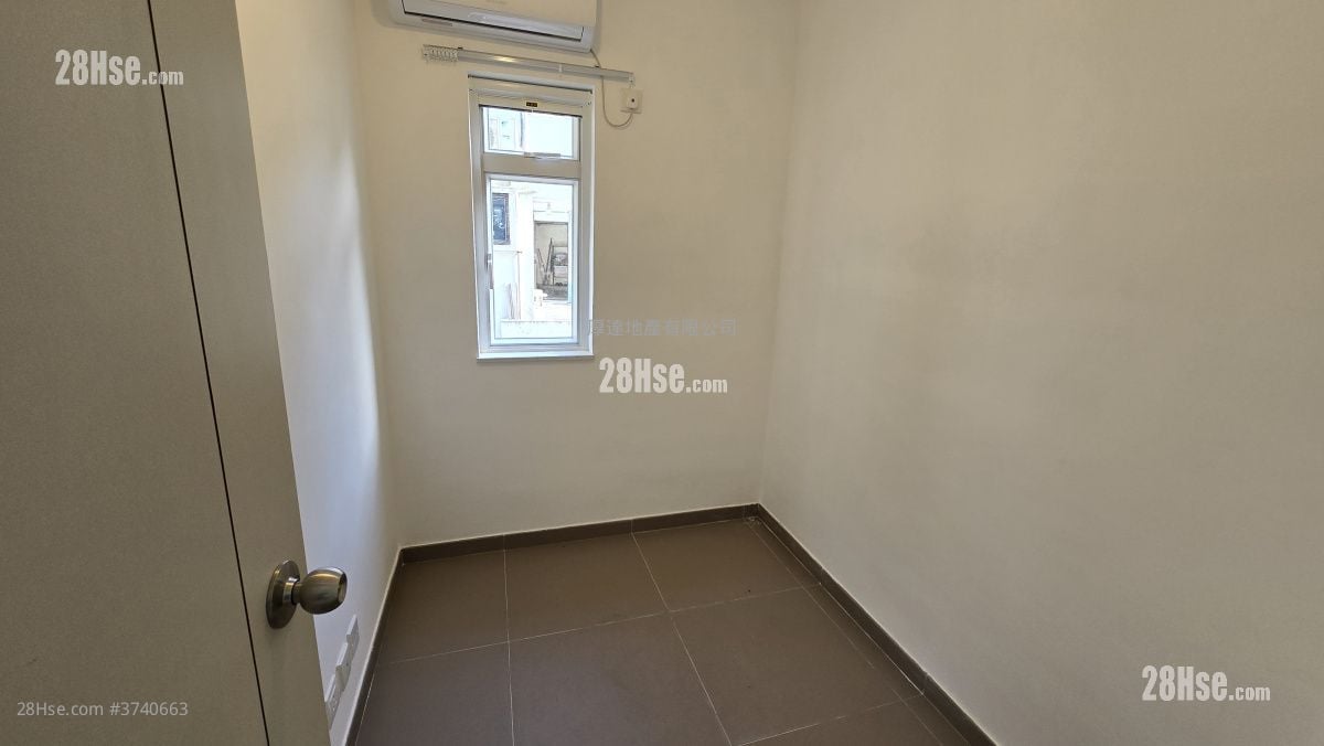 村屋 租盘 4 房 , 3 浴室 1,400 平方尺