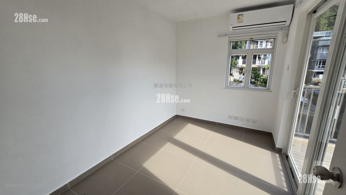 村屋 租盘 4 房 , 3 浴室 1,400 平方尺