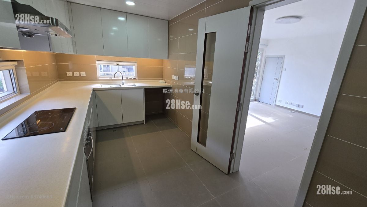 村屋 租盘 4 房 , 3 浴室 1,400 平方尺