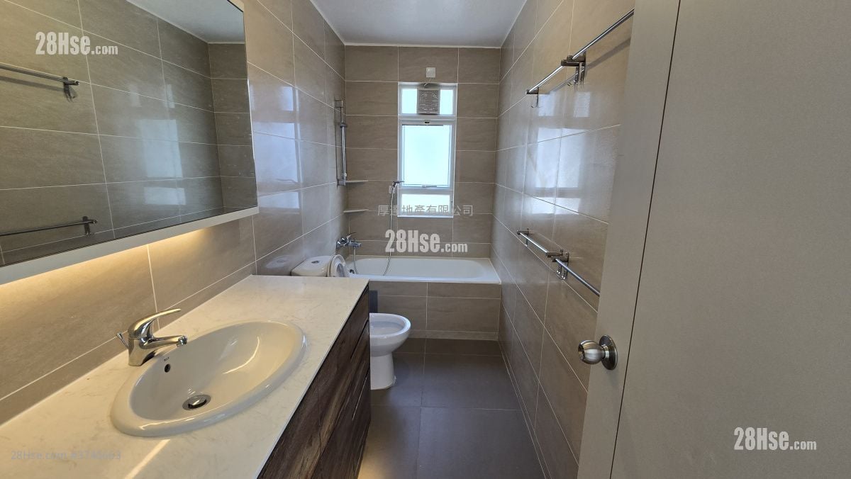 村屋 租盘 4 房 , 3 浴室 1,400 平方尺