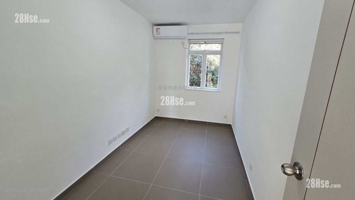 村屋 租盘 4 房 , 3 浴室 1,400 平方尺