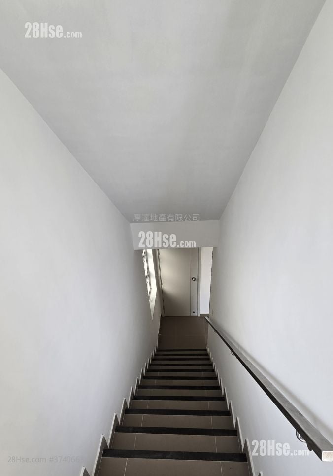 村屋 租盘 4 房 , 3 浴室 1,400 平方尺