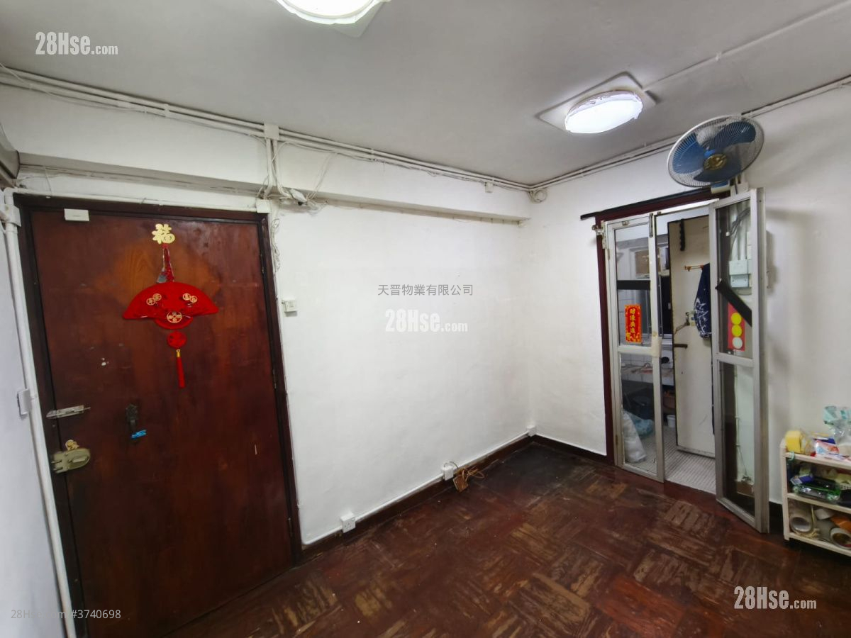 隆基大樓 售盤 1 房 , 1 浴室 302 平方呎