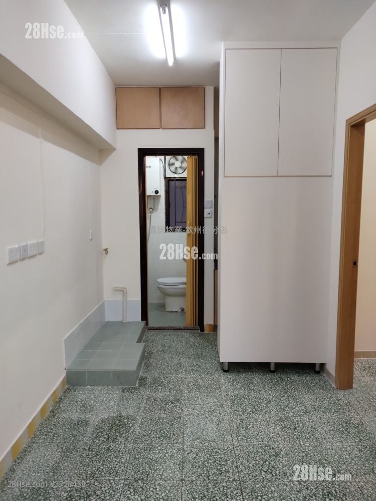 On Fai Building Rental 2 Bedrooms , 1 Bathroom 284 ft²