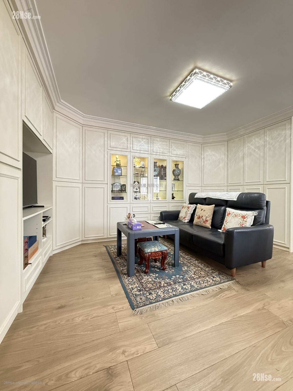 Oi Kwan Court Sell 2 Bedrooms , 1 Bathroom 629 ft²