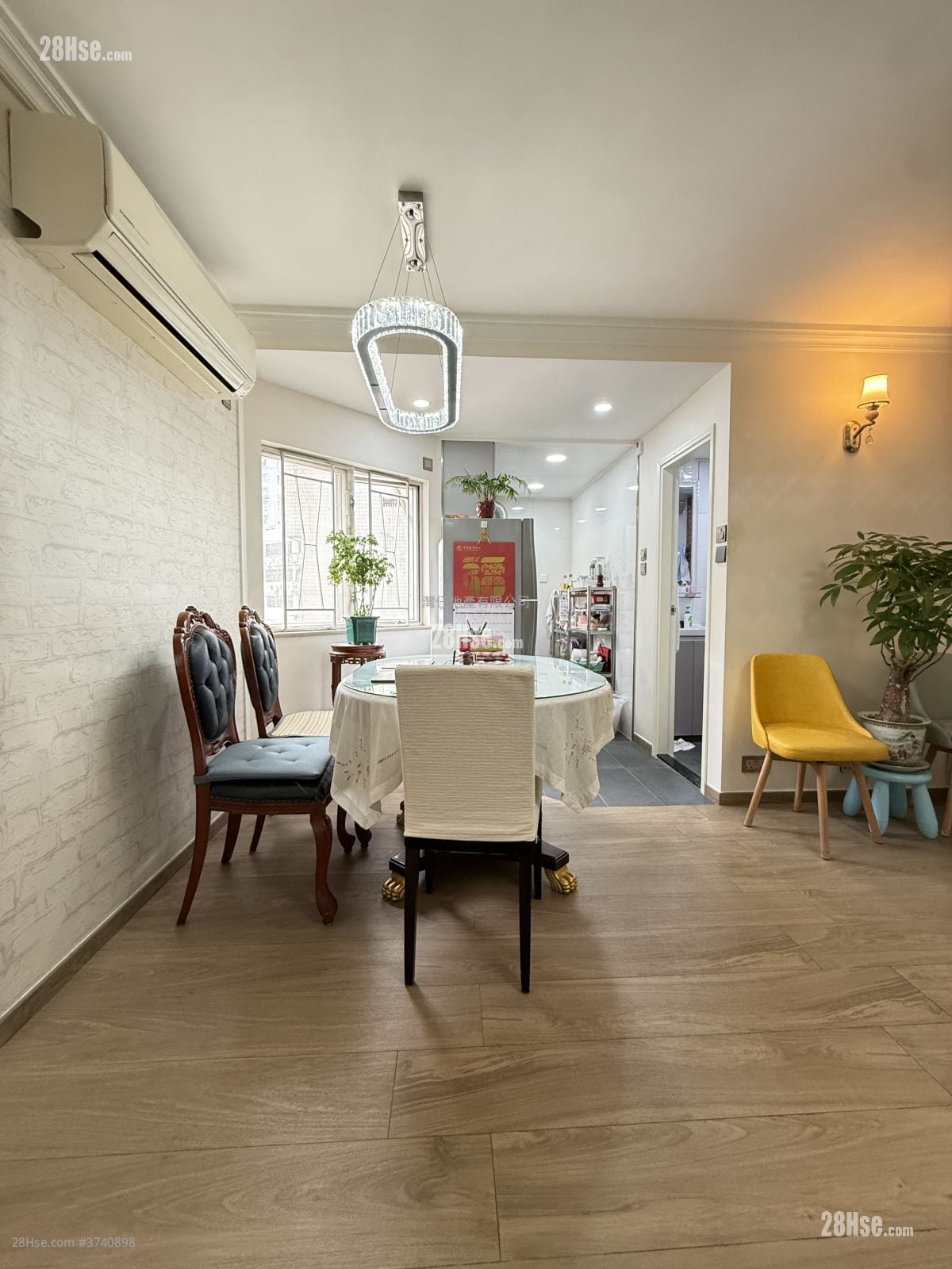 Oi Kwan Court Sell 2 Bedrooms , 1 Bathroom 629 ft²