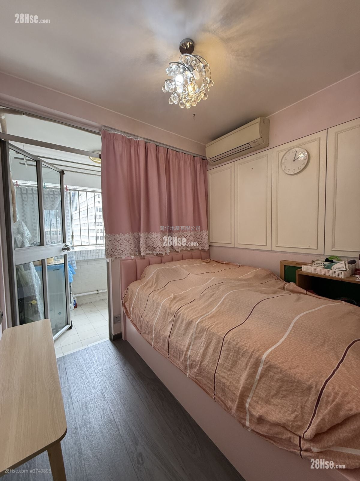 Oi Kwan Court Sell 2 Bedrooms , 1 Bathroom 629 ft²