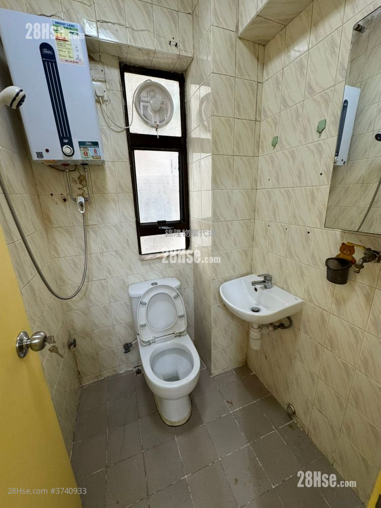 安慶大樓 租盤 2 房 , 1 浴室 338 平方呎