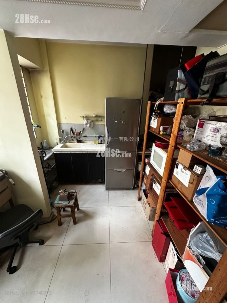 Lising Court Sell 1 Bedroom , 1 Bathroom 351 ft²