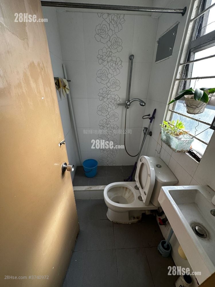 Lising Court Sell 1 Bedroom , 1 Bathroom 351 ft²