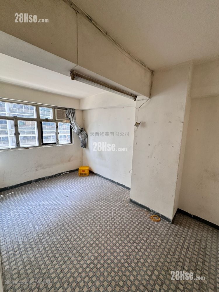 Kwong Yiu Mansion  Sell 3 Bedrooms , 1 Bathroom 601 ft²