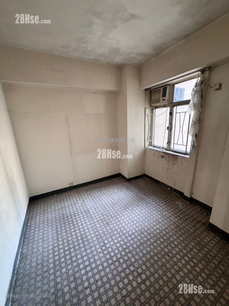 Kwong Yiu Mansion  Sell 3 Bedrooms , 1 Bathroom 601 ft²