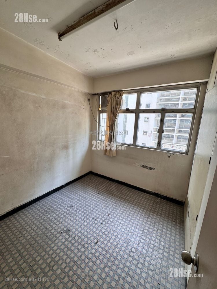 Kwong Yiu Mansion  Sell 3 Bedrooms , 1 Bathroom 601 ft²