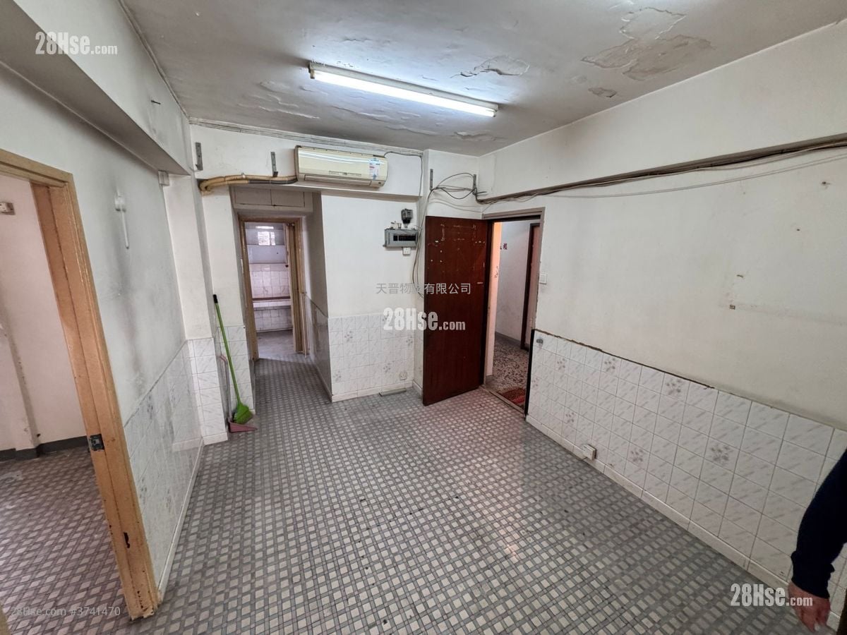 Kwong Yiu Mansion  Sell 3 Bedrooms , 1 Bathroom 601 ft²