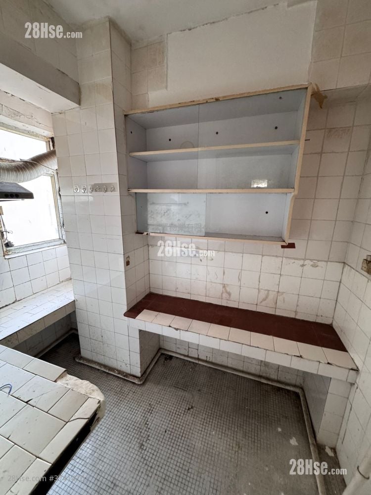 Kwong Yiu Mansion  Sell 3 Bedrooms , 1 Bathroom 601 ft²