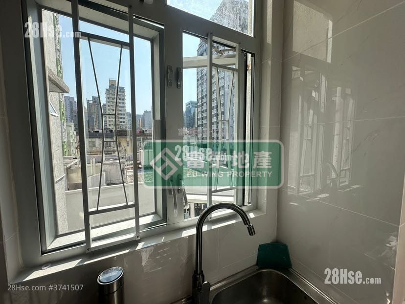 Chee Hing Building Sell 3 Bedrooms , 1 Bathroom 333 ft²