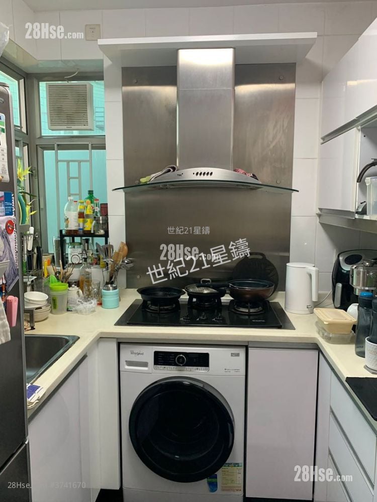 Sham Wan Towers Sell 4 Bedrooms 488 ft²