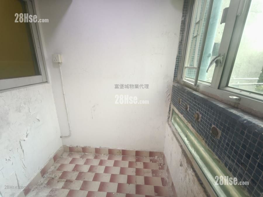 Pok Hong Estate Sell 2 Bedrooms , 1 Bathroom 343 ft²