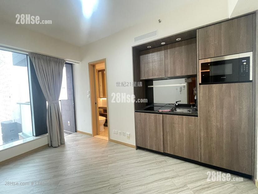 South Walk Aura Rental Studio 184 ft²