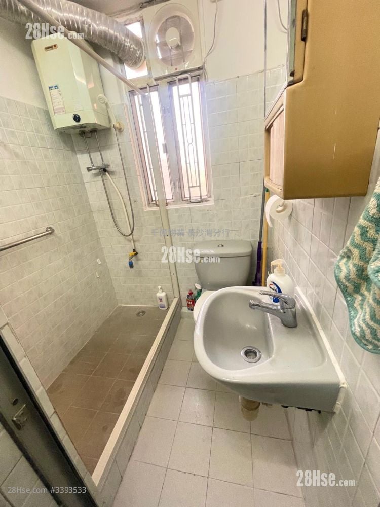 Cosmopolitan Centre Sell 389 ft²