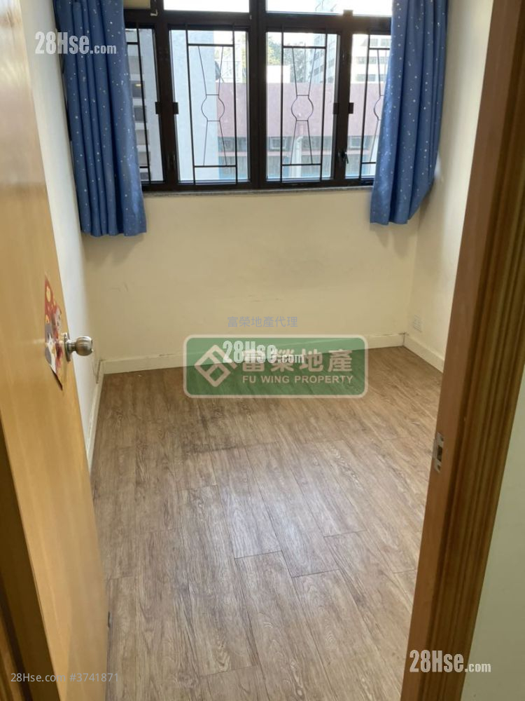 榮梅大樓 售盤 4 房 , 1 浴室 746 平方呎