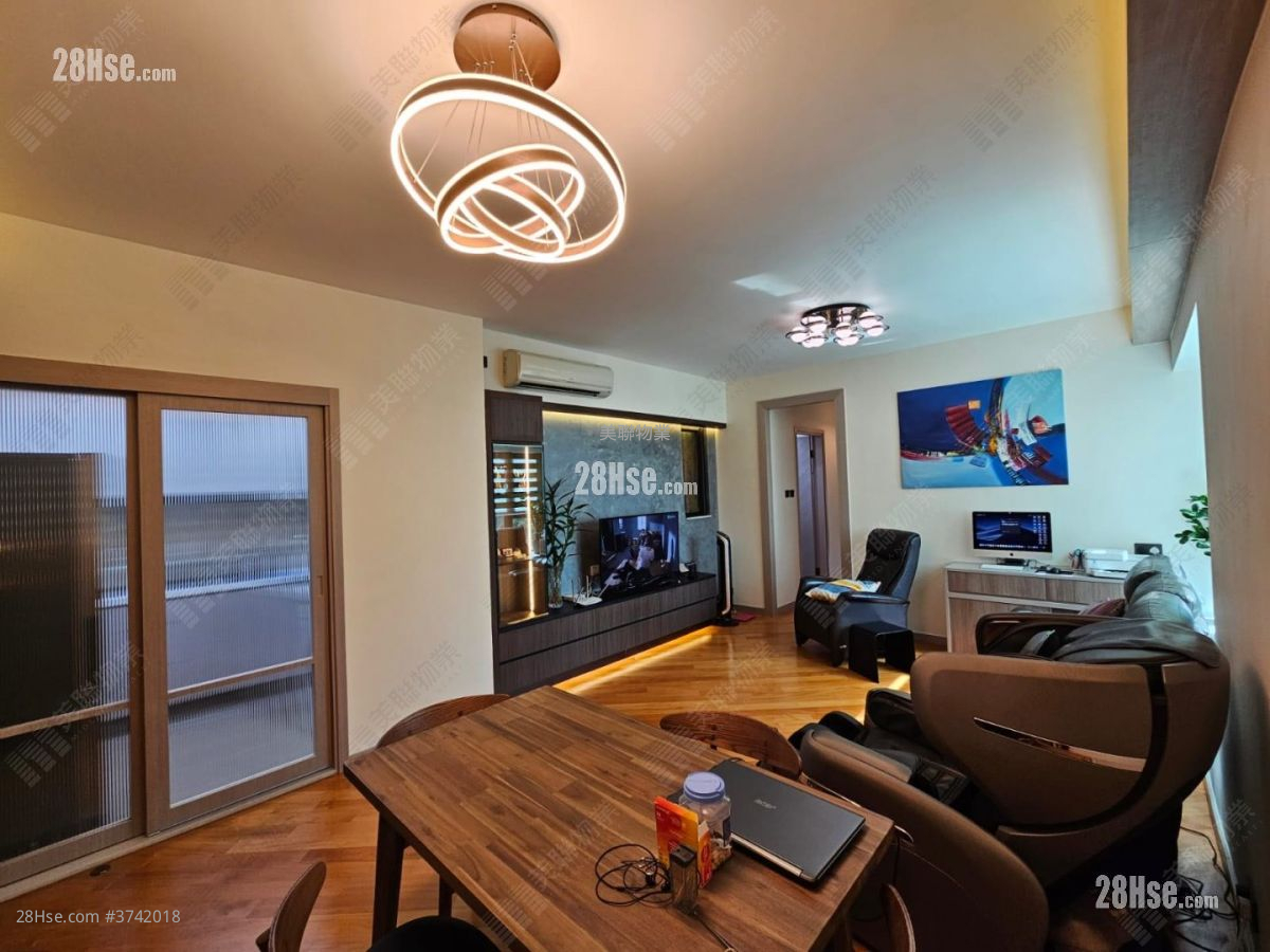 曉峰園 售盤 3 房 , 2 浴室 755 平方呎