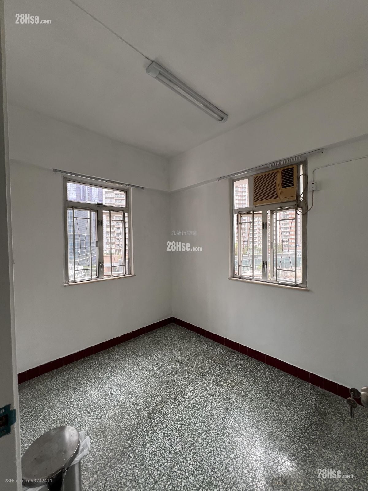 Hong King Building Sell 437 ft²
