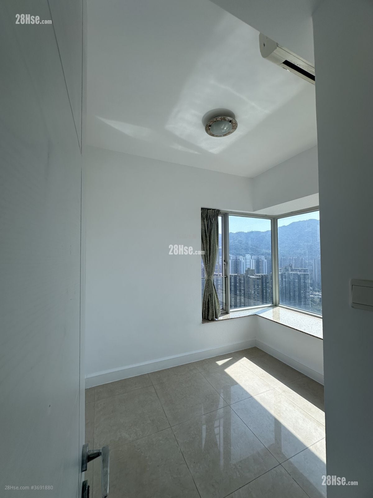 名城 租盤 4 房 , 3 浴室 961 平方呎