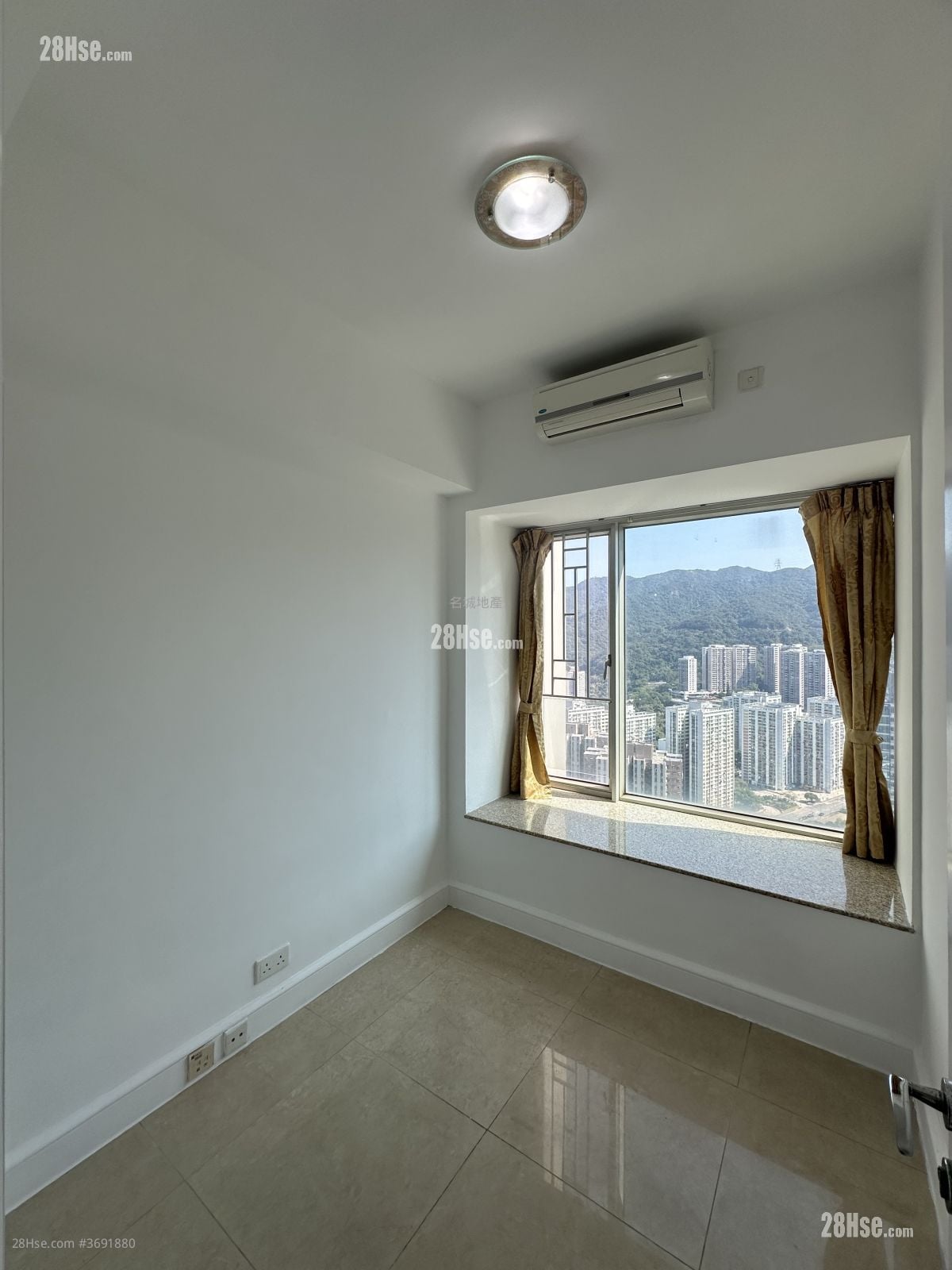 名城 租盤 4 房 , 3 浴室 961 平方呎