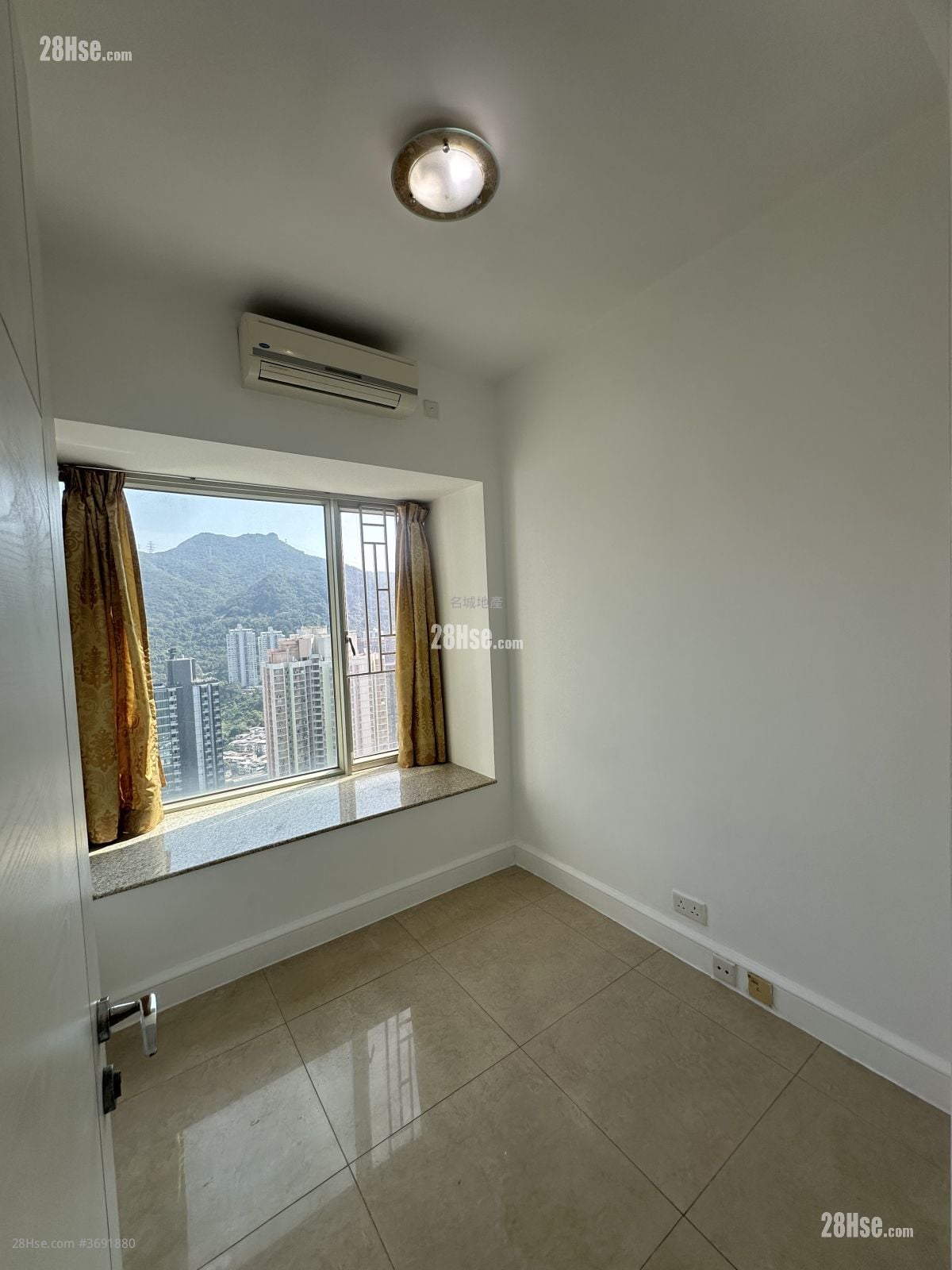 名城 租盤 4 房 , 3 浴室 961 平方呎