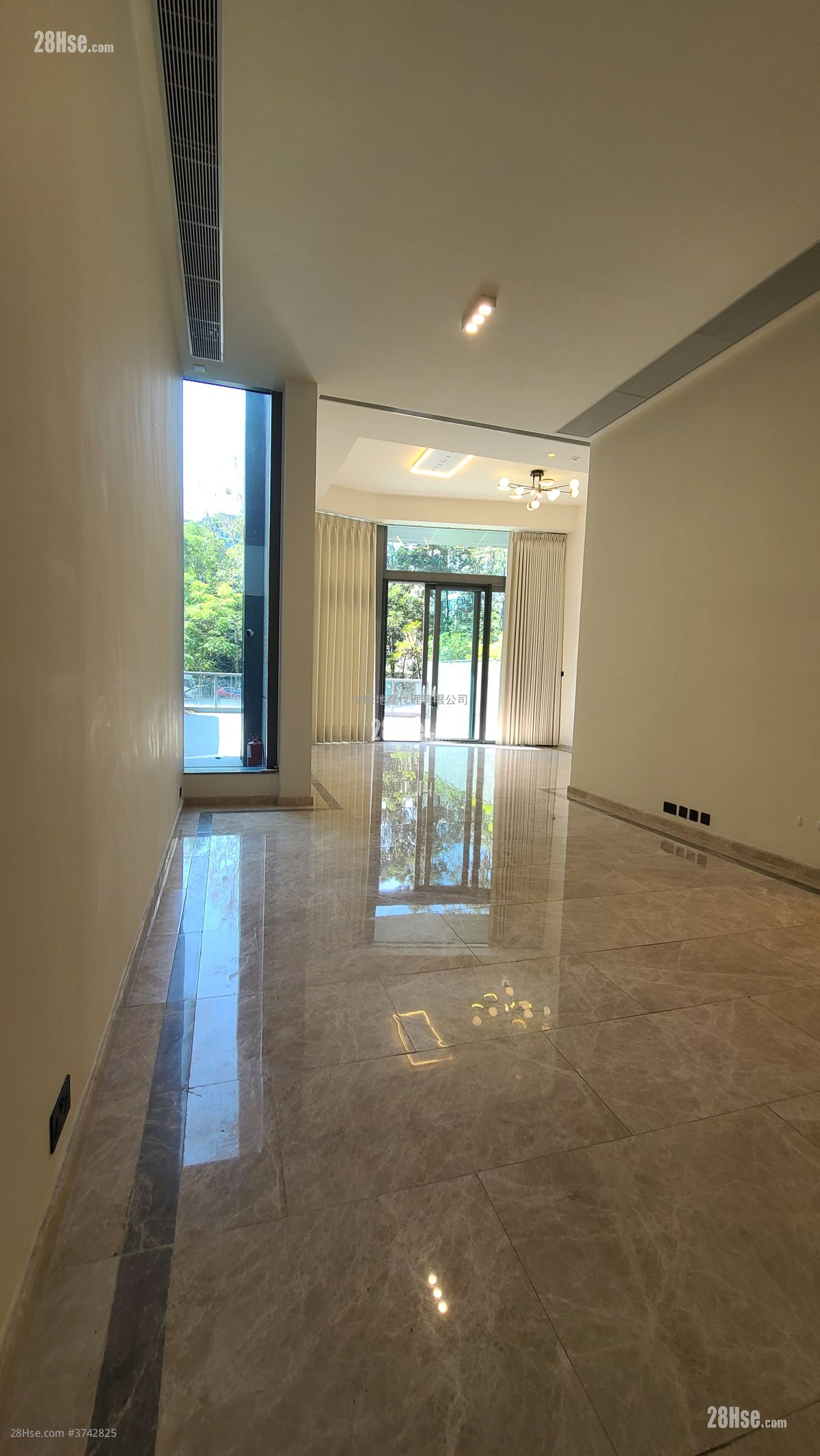 廳: 上源 租盤 4 房 , 5+ 浴室 2,741 平方呎