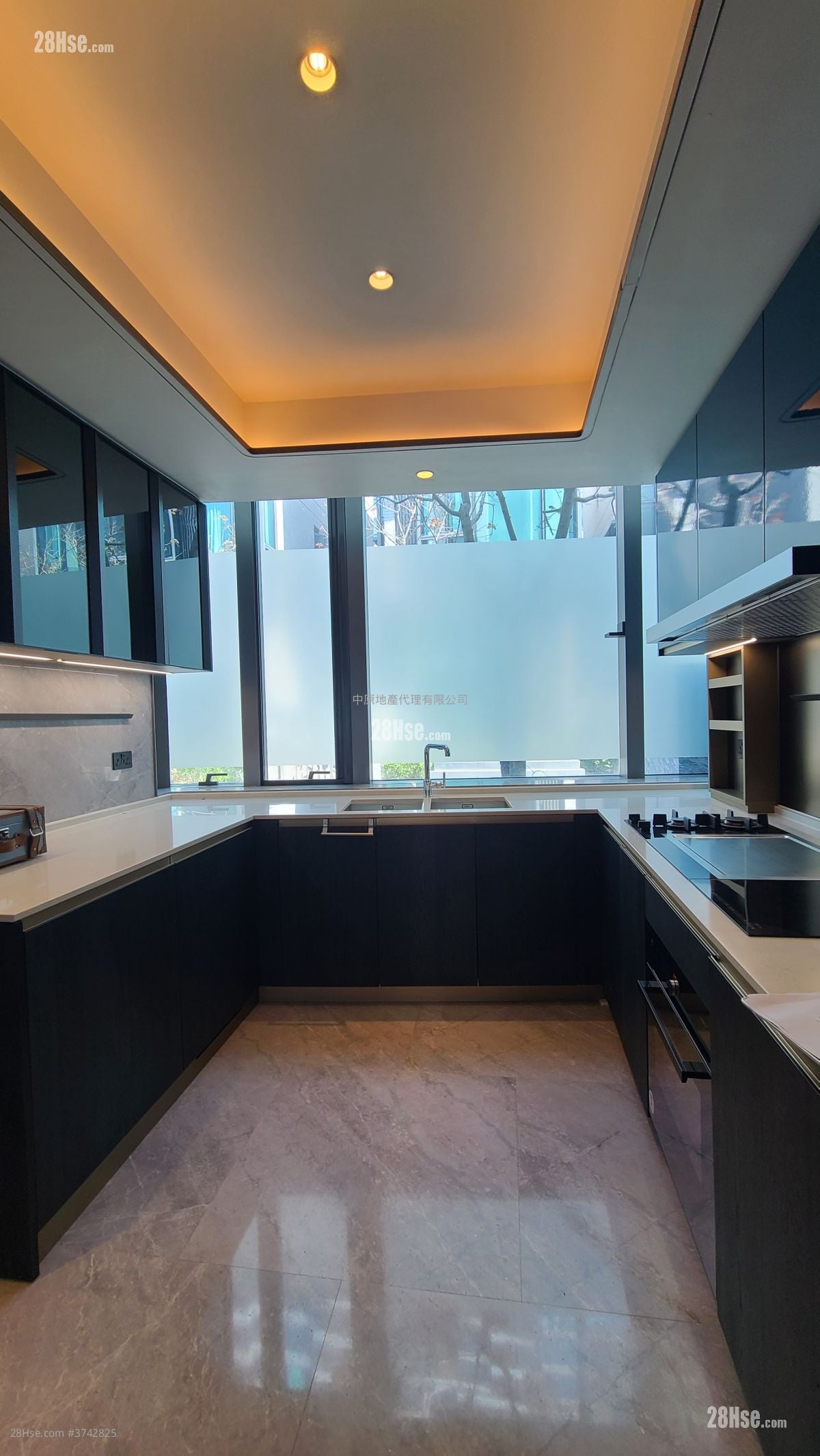 廚房: 上源 租盤 4 房 , 5+ 浴室 2,741 平方呎