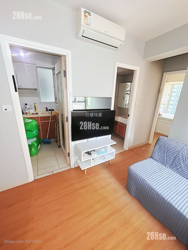 Metro Harbour View Rental 2 Bedrooms 322 ft²