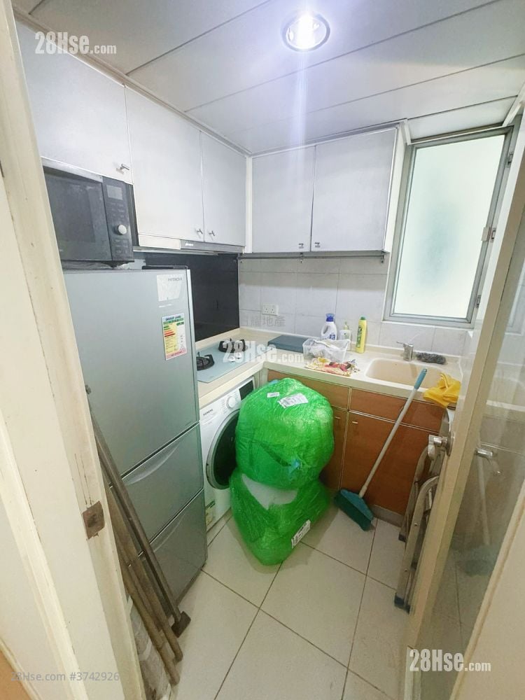 Metro Harbour View Rental 2 Bedrooms 322 ft²