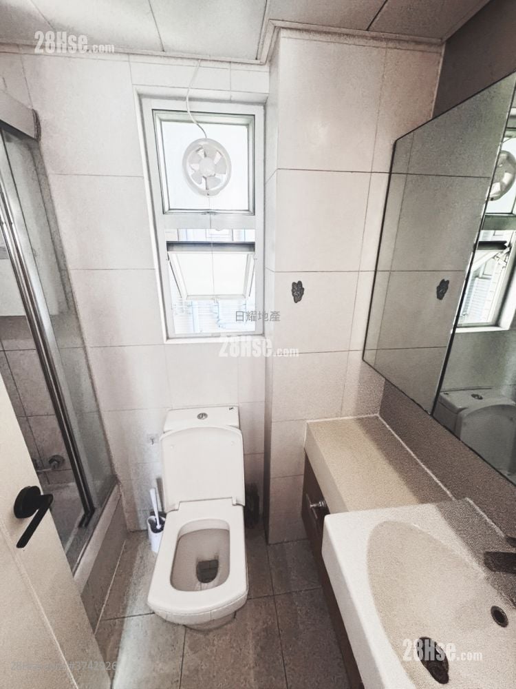 Metro Harbour View Rental 2 Bedrooms 322 ft²