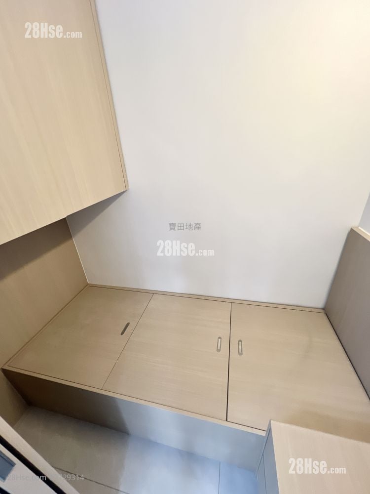 Chinese Mansion Rental 2 Bedrooms , 1 Bathroom 271 ft²