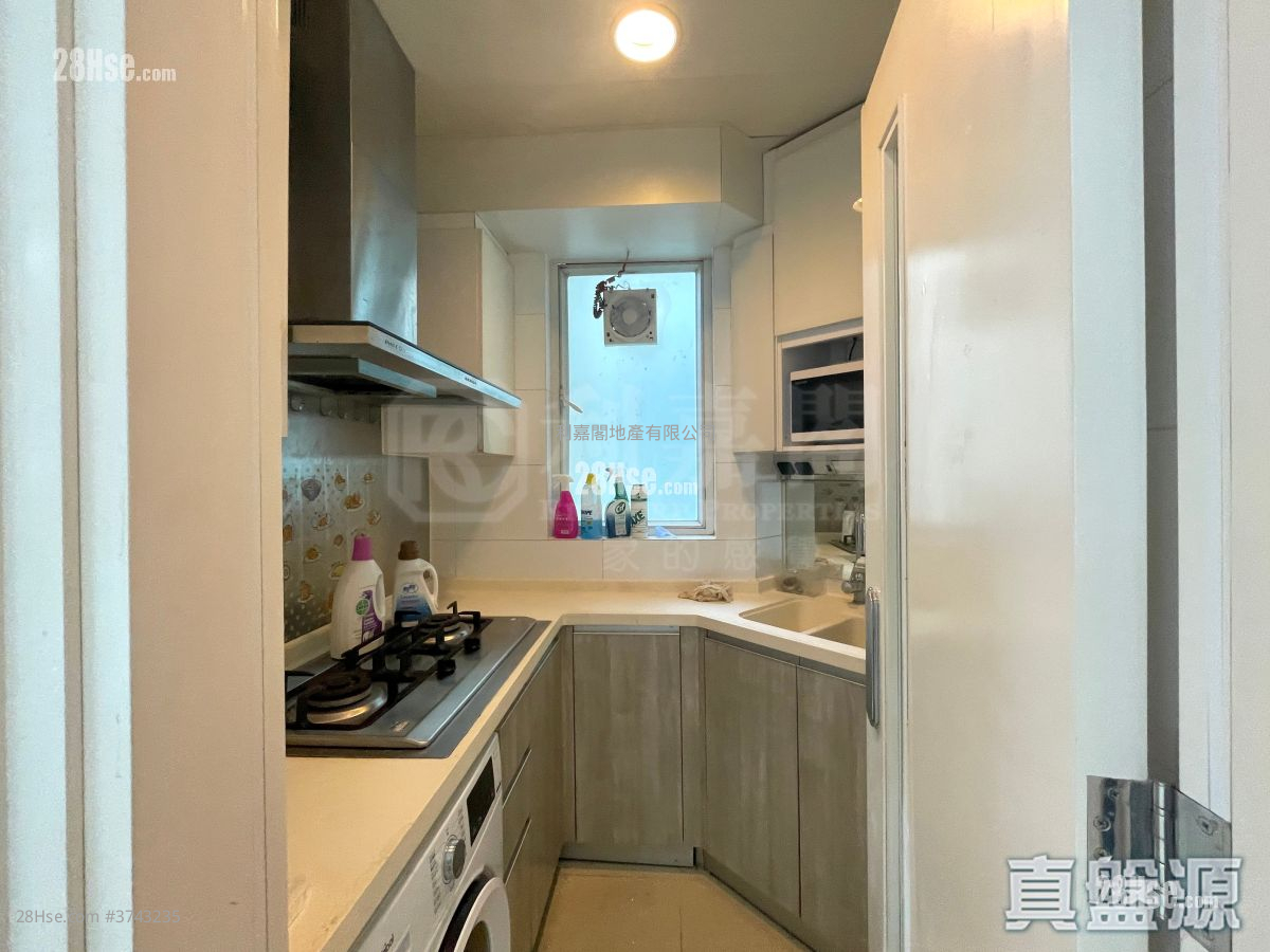 領峰 售盤 3 房 , 2 浴室 670 平方呎