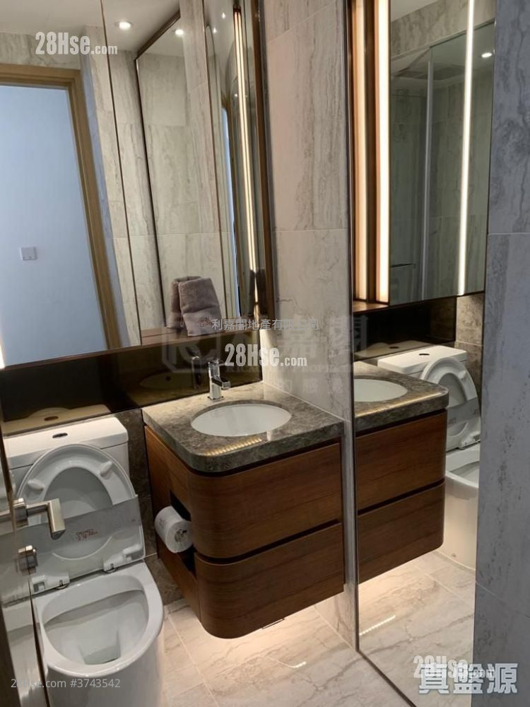 龍譽 租盤 245 平方呎